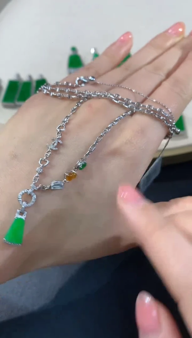 套链18K金镶嵌翡翠E614|多样性发其一|9800