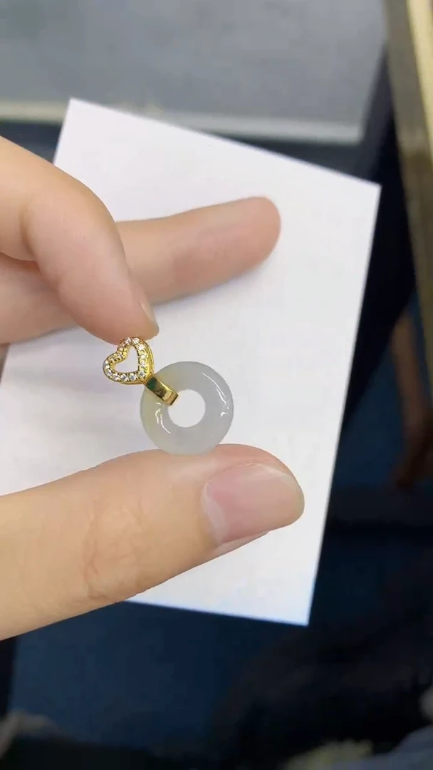 翡翠未镶嵌颈饰             1