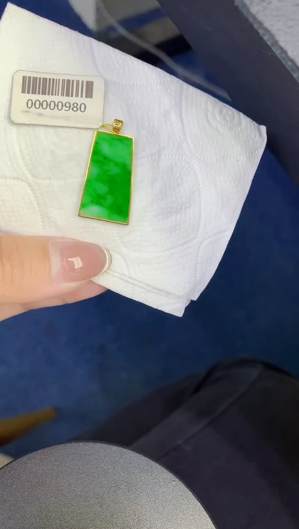 颈饰18K金镶嵌翡翠缅甸天然翡翠A货