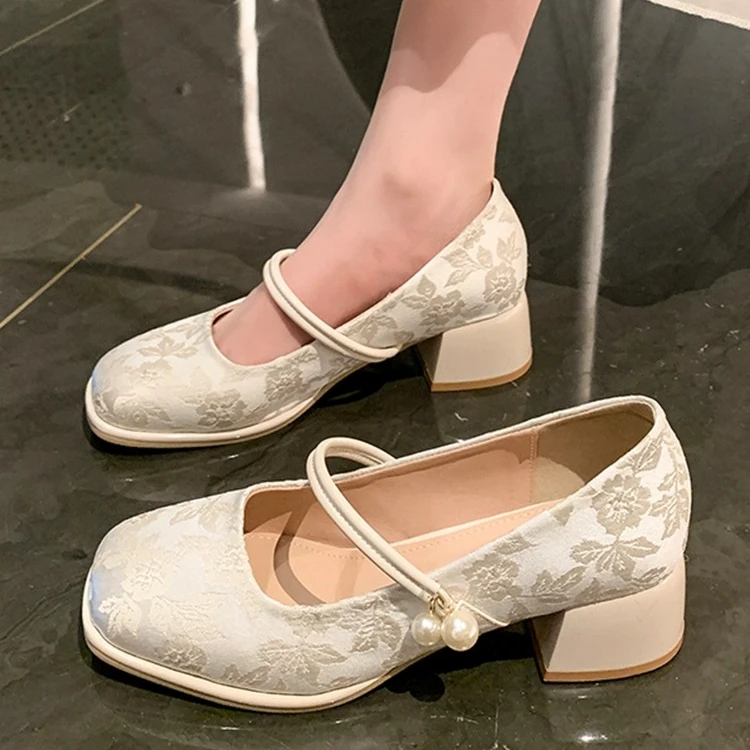 法式晚风粗跟玛丽珍鞋女2025新款中式刺绣配裙子温柔浅口高跟单鞋
