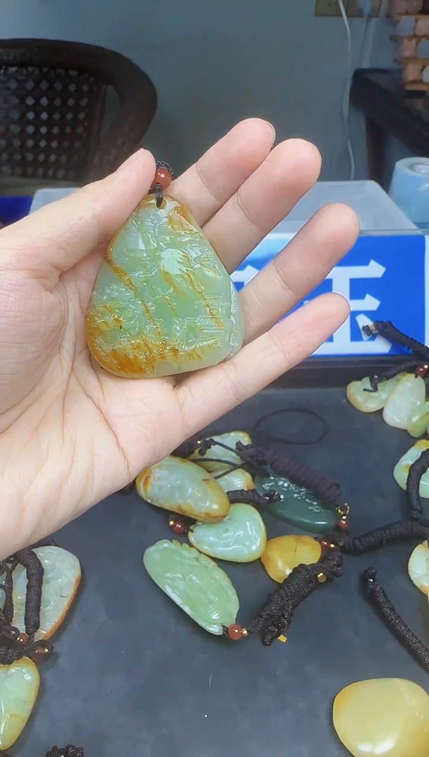 和田玉未镶嵌颈饰1