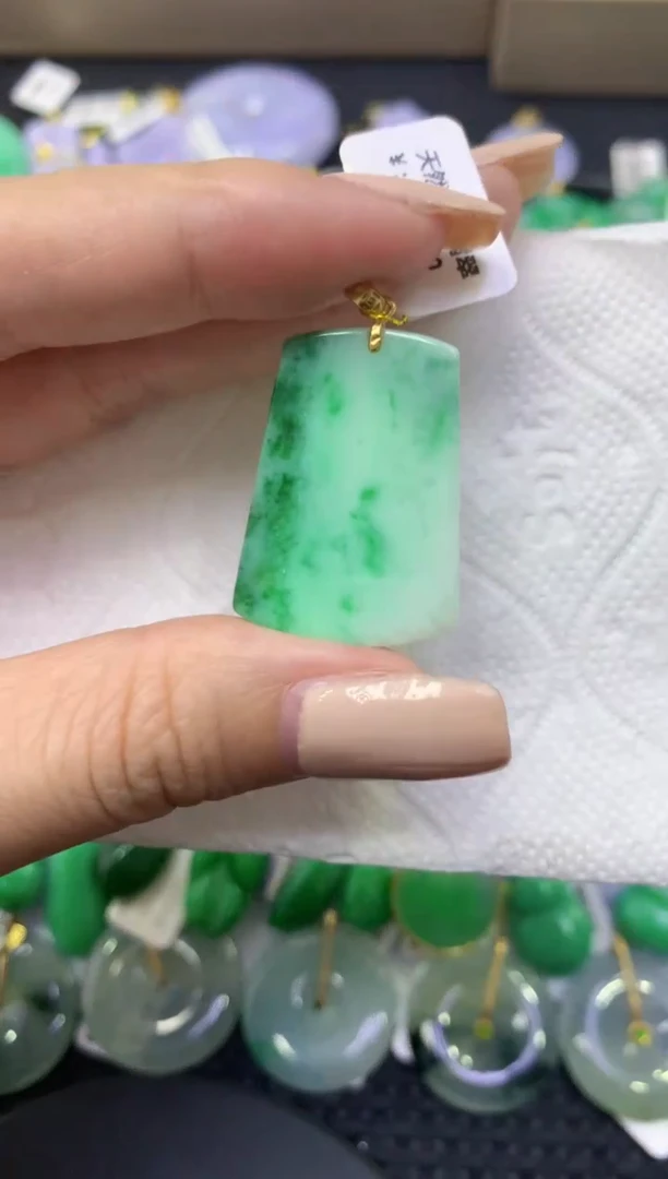 颈饰未镶嵌翡翠天然缅甸翡翠A货