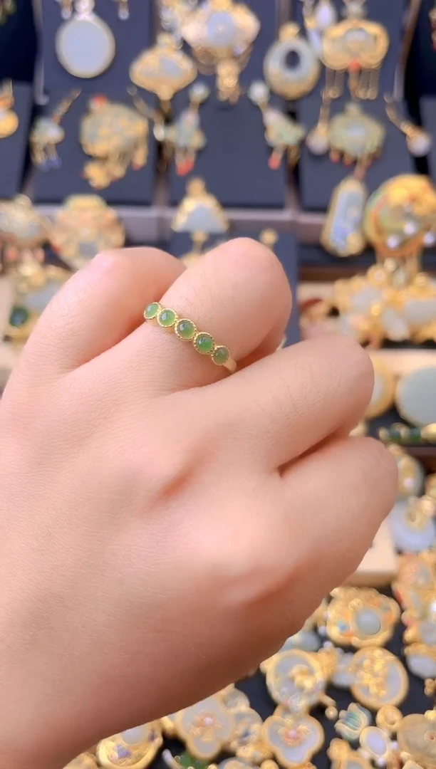 和田玉银S925镀金镶嵌颈饰碧玉排戒