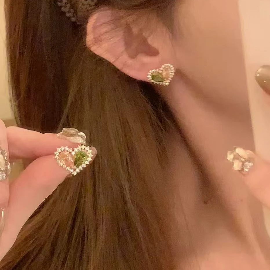 铜合金锆石耳饰 早秋气质甜美闪锆爱心耳环女百搭高级感耳针耳饰