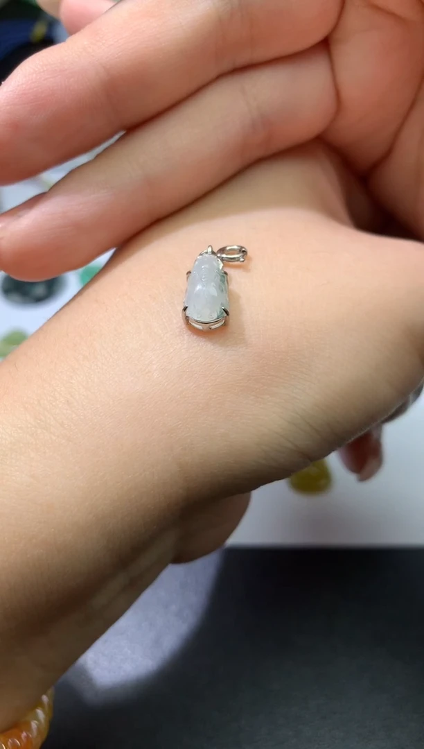 颈饰未镶嵌翡翠净货