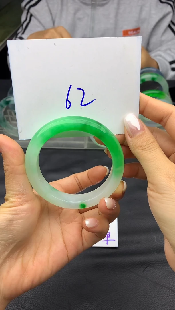 玉非料冰石英质玉手镯