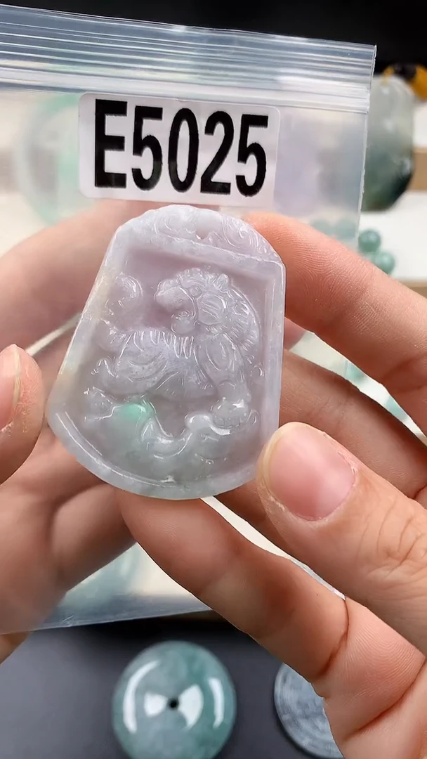 颈饰未镶嵌翡翠天然翡翠吊坠挂件