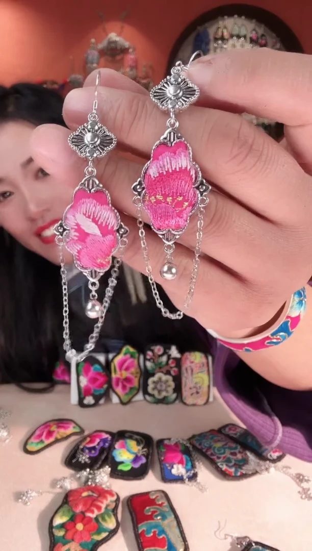 织绣苗银苗绣手工刺绣耳环62