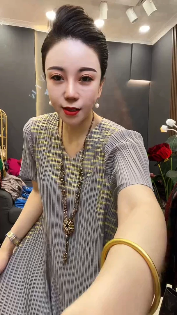 聚酯纤维（涤纶）灰色 烫金裙