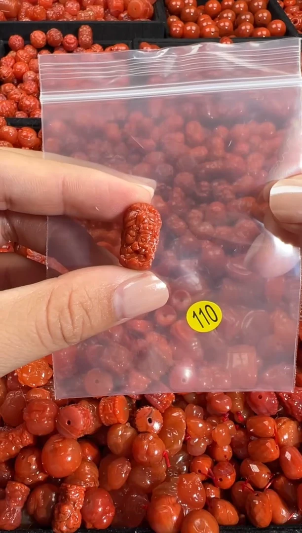 颈饰未镶嵌南红玛瑙1