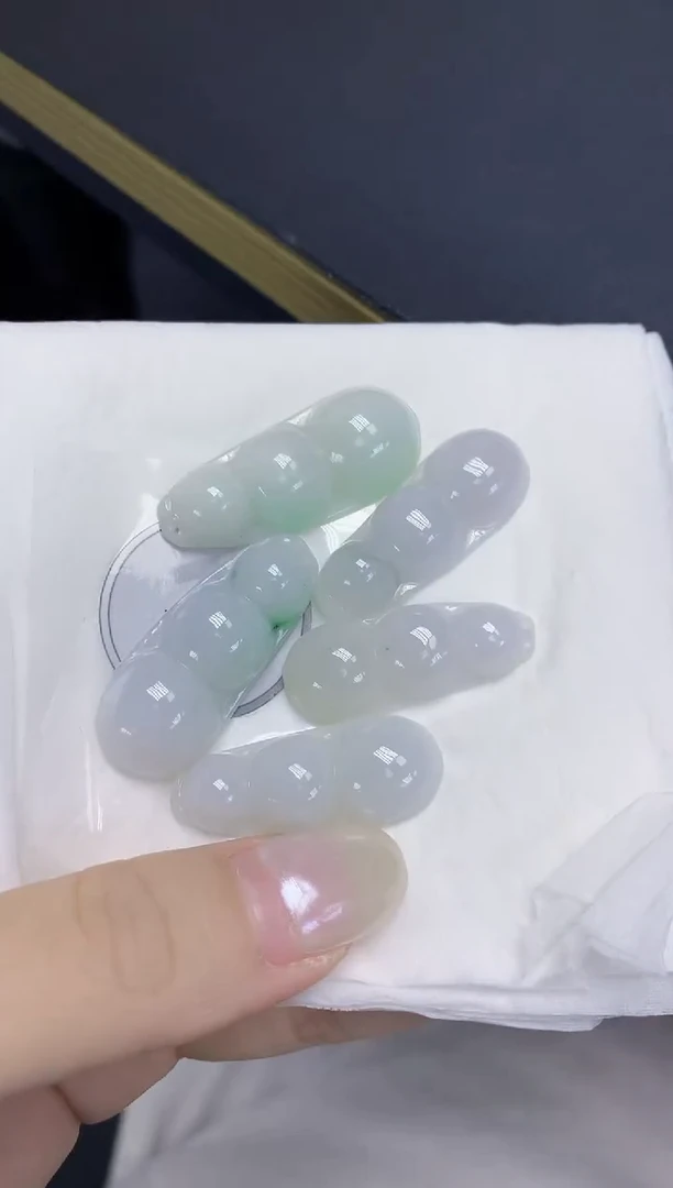 翡翠未镶嵌颈饰天然缅甸翡翠A货多样性发其一