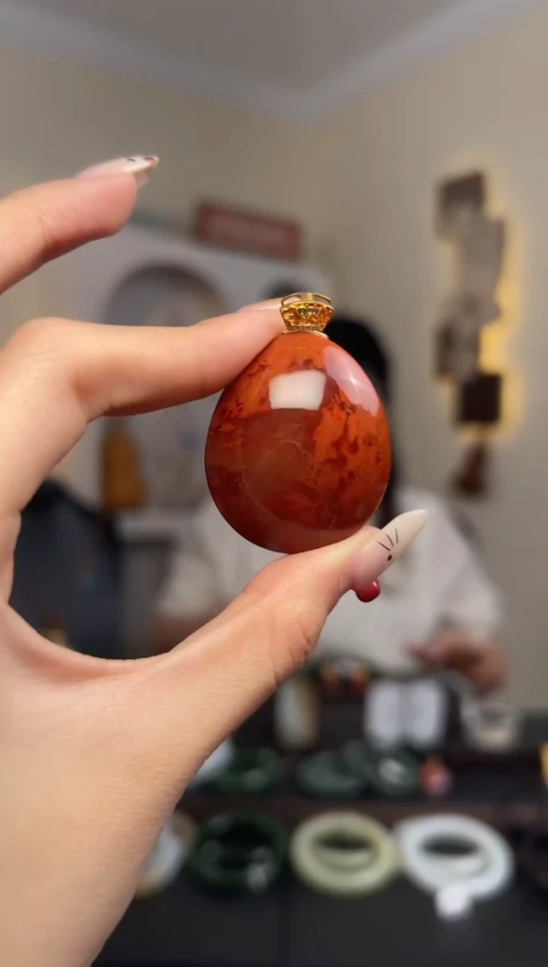 颈饰18K金镶嵌南红玛瑙38*31*14mm DF 111507