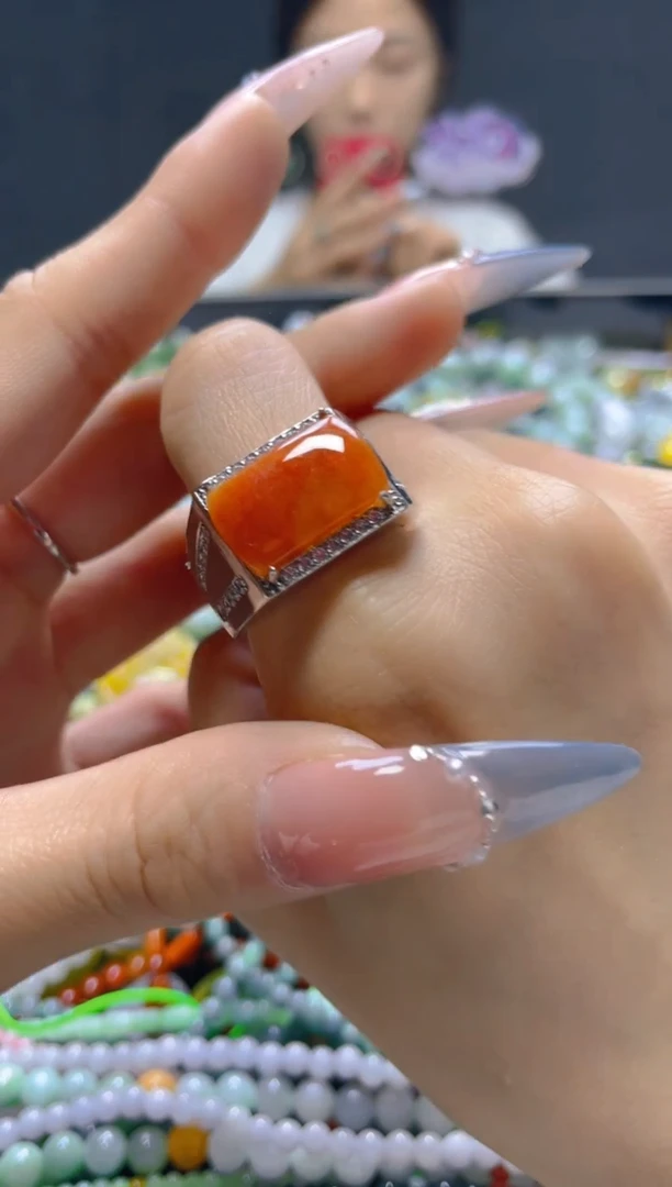 颈饰未镶嵌翡翠/Q/翡翠A货，一件也是批发价