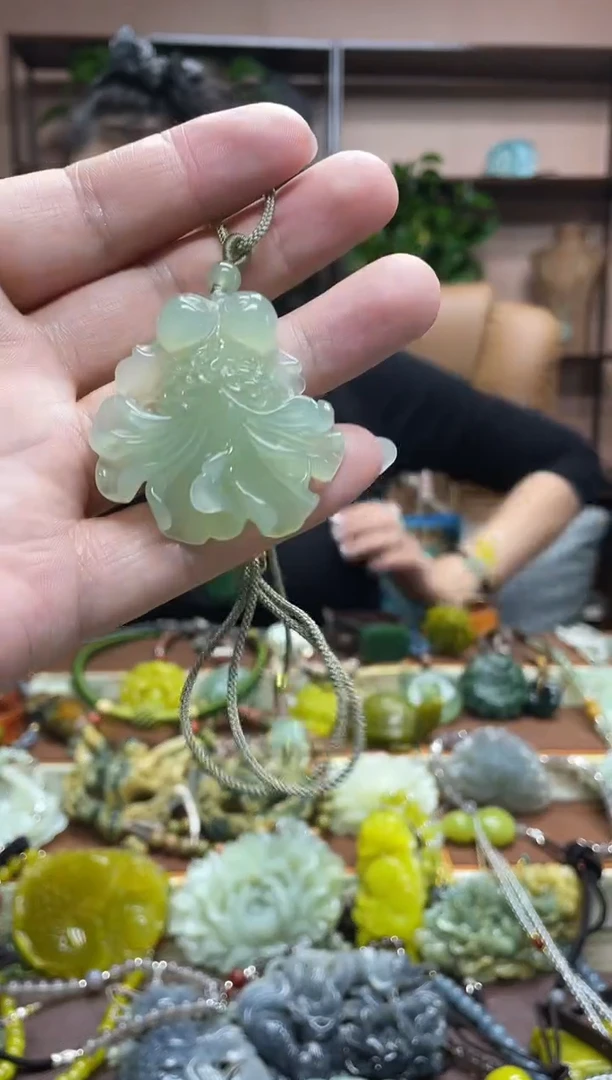 未镶嵌岫玉吊坠·