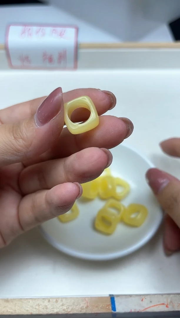 未镶嵌蜜蜡裸石M72 蜜蜡 方跑环 3个8.8元