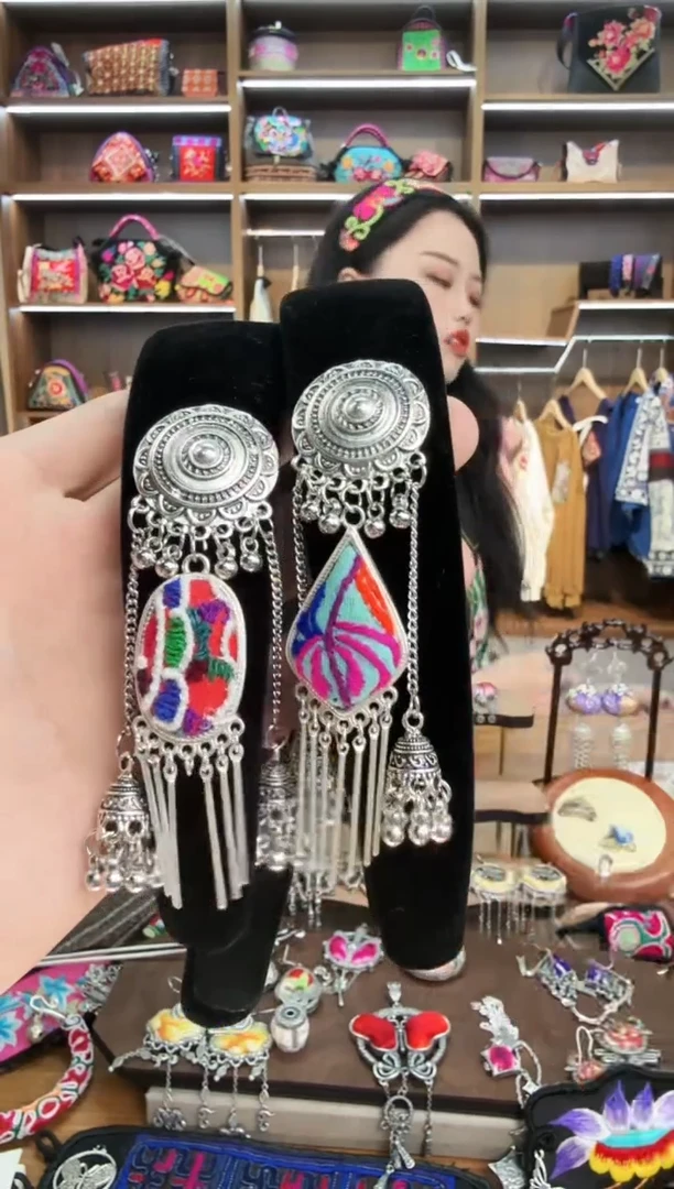 【闪购商品】织绣124蒙阿苏苗绣传承