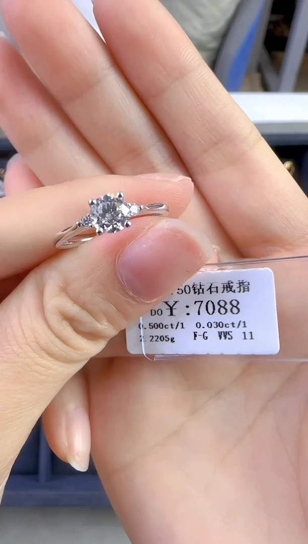 18K金镶嵌戒指/指环钻石?**颖581800