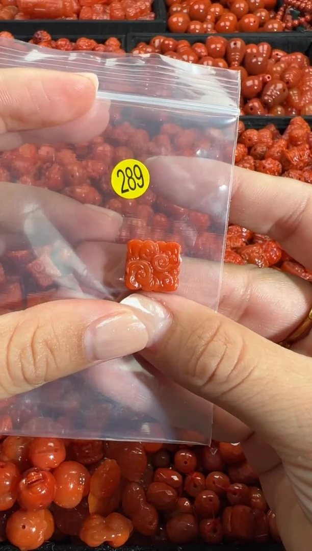 颈饰未镶嵌南红玛瑙1