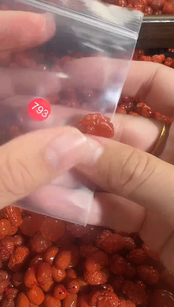 颈饰未镶嵌南红玛瑙1