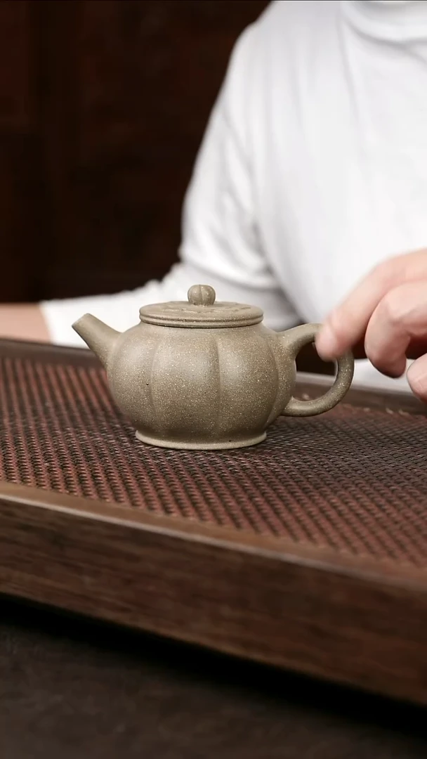 茶壶紫砂岩中泥灯笼