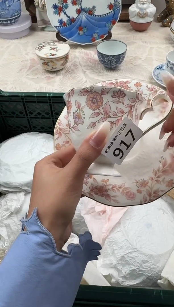 L****ED          917