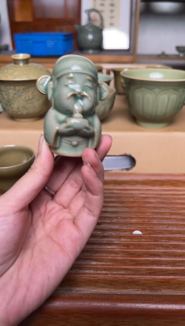 瓷器耀州窑青瓷茶宠  财神 微瑕