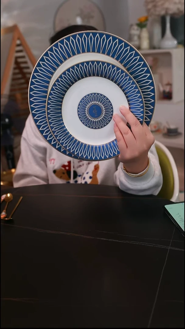 瓷··光辉蓝平盘大小盘各一E53