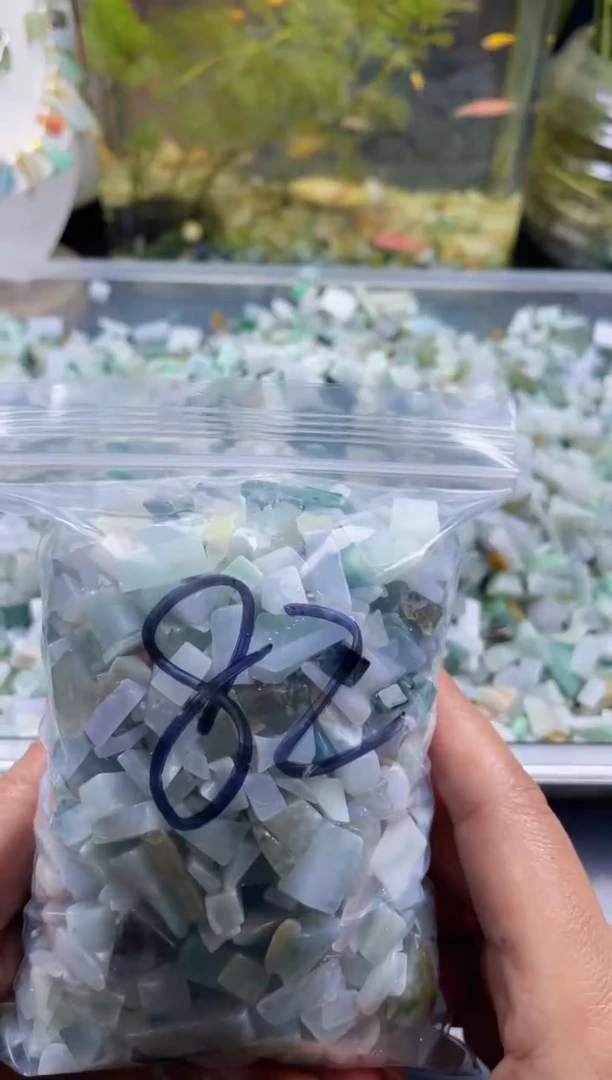 配石翡翠零*°天然翡翠迷你500克82