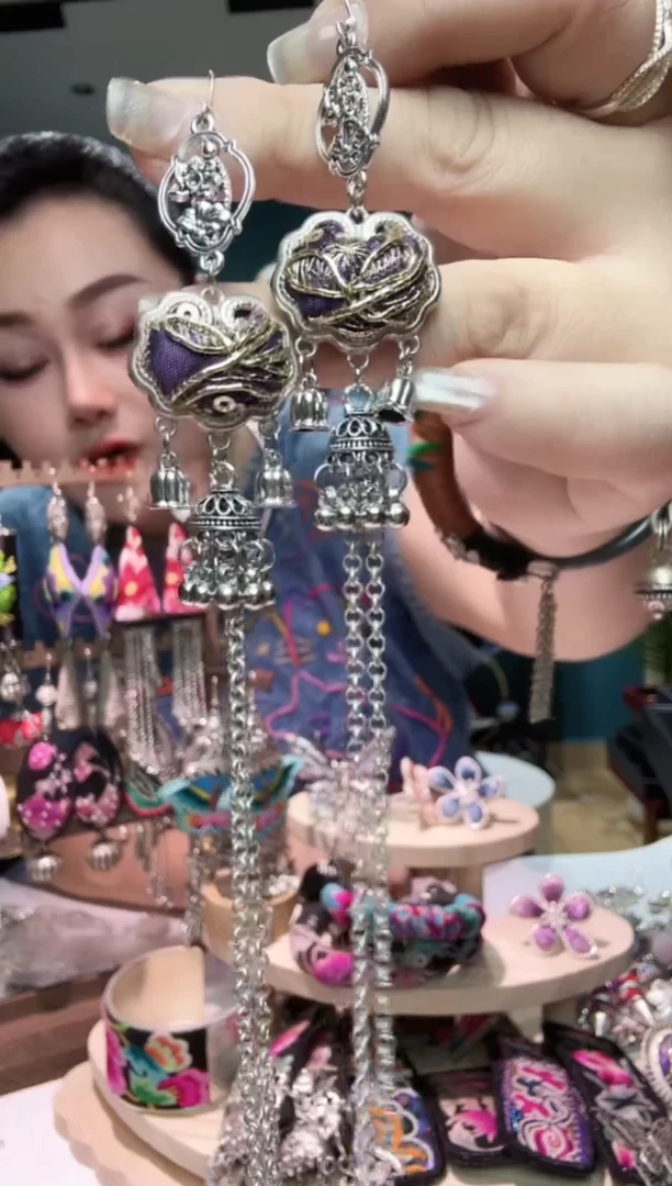 刺绣纯手工苗绣非遗耳环