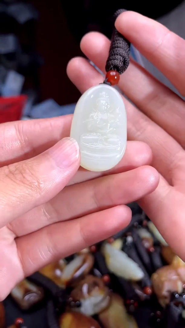 和田玉未镶嵌颈饰1