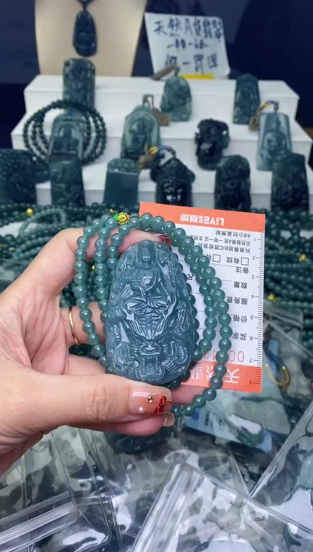 翡翠未镶嵌颈饰