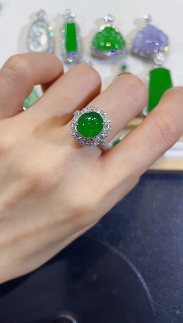 颈饰18K金镶嵌翡翠团购7