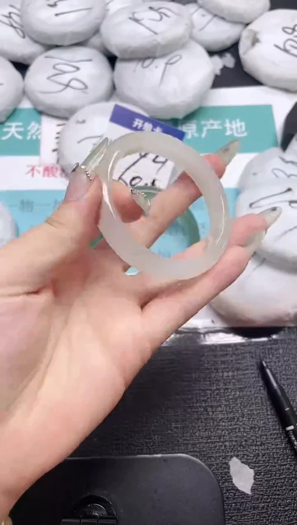 未镶嵌手镯石英质玉422-54