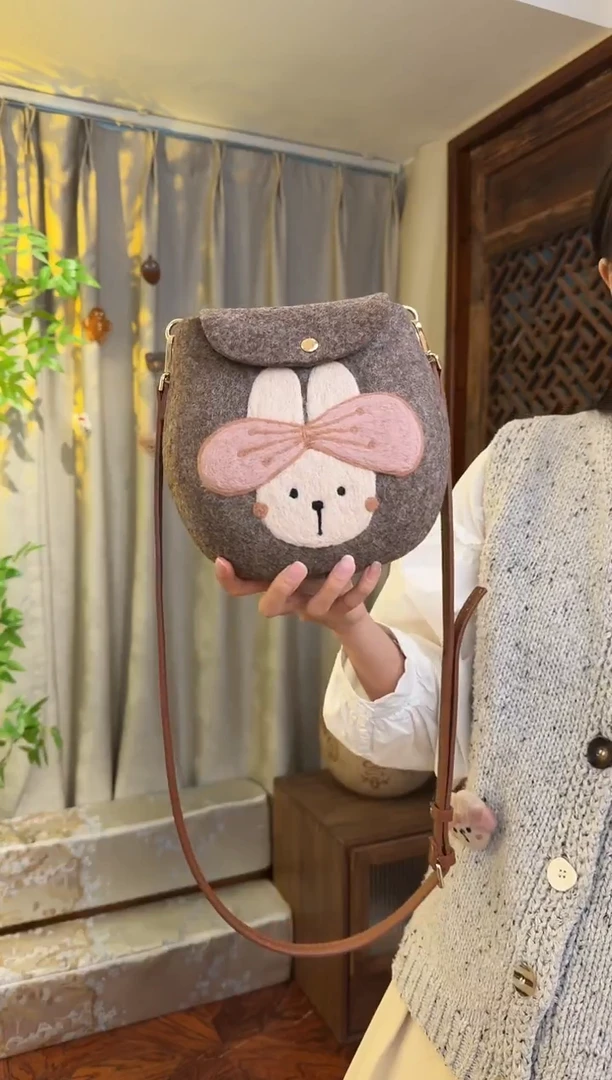 羊毛非遗羊毛毡包 蛋蛋包蝴蝶结兔子