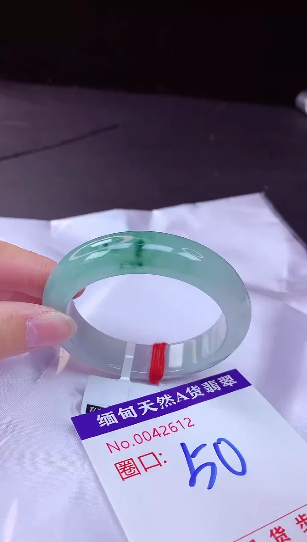 翡翠手镯未镶嵌50+             