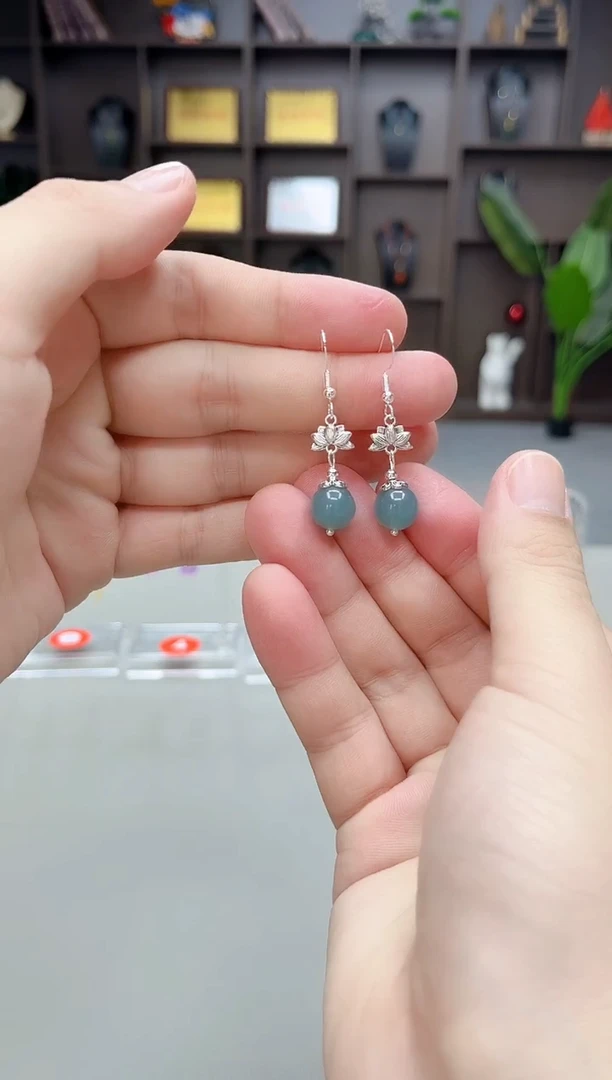 未镶嵌石英质玉（天山翠）耳饰237000