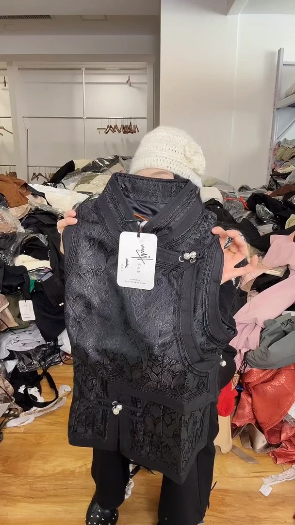 马甲        L码        105-115斤（福利）