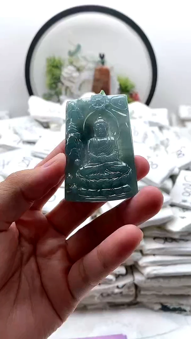 颈饰未镶嵌翡翠大日如来