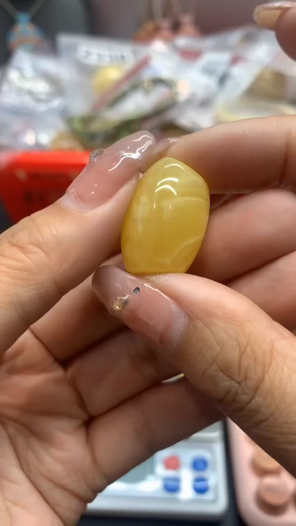 未镶嵌琥珀珠宝奇石158