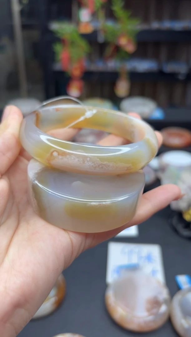 【闪购商品】石英质玉手镯未镶嵌860（63圈赠送镯心）