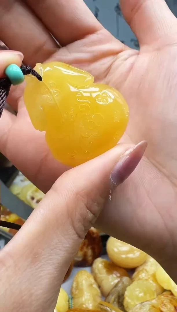 【闪购商品】琥珀裸石未镶嵌挂坠