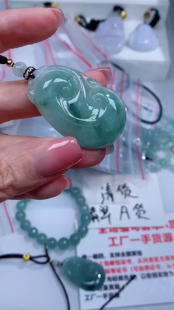 翡翠未镶嵌颈饰吊坠
