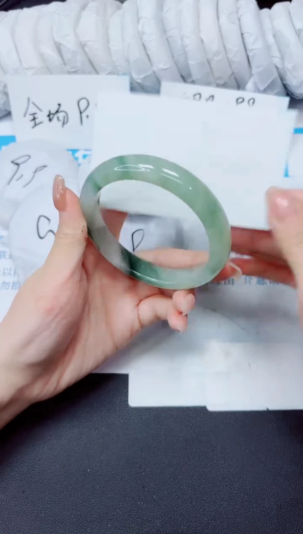 石英质玉手镯未镶嵌160/58