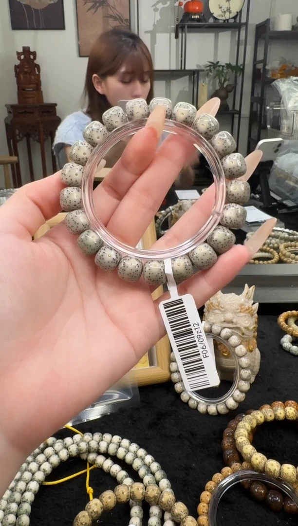 星月菩提手串H16单圈手串11X10 F06