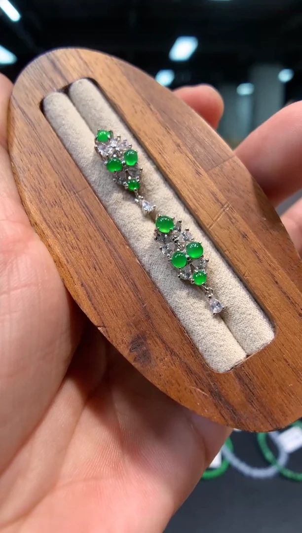 银S925镶嵌翡翠耳饰耳钉