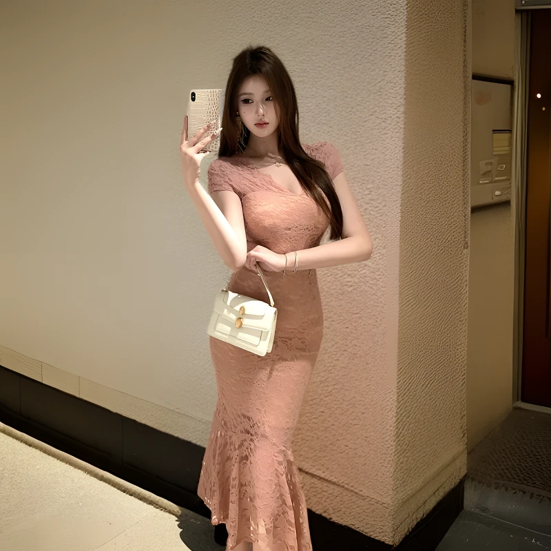 夏季高级感气质法式修身连衣裙蕾丝V领短袖收腰显瘦鱼尾包臀裙女