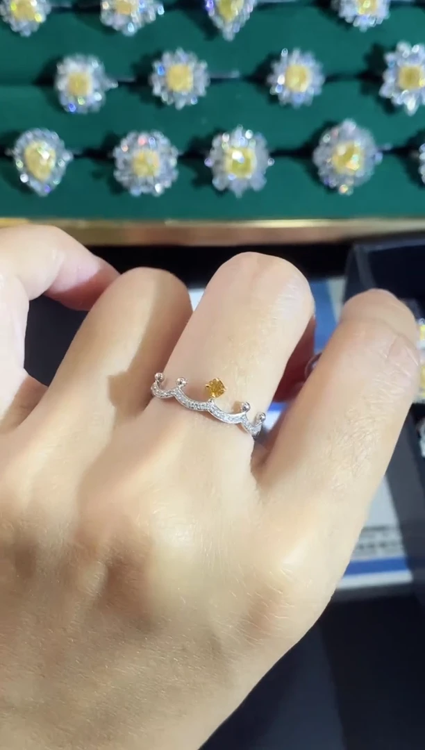 18K金镶嵌戒指钻石皇冠