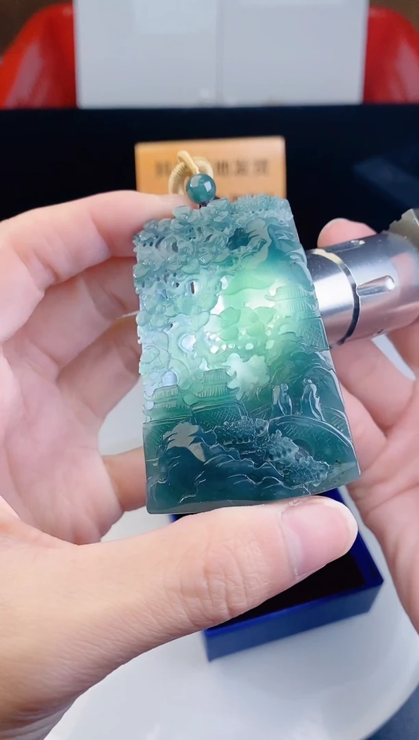 颈饰未镶嵌翡翠