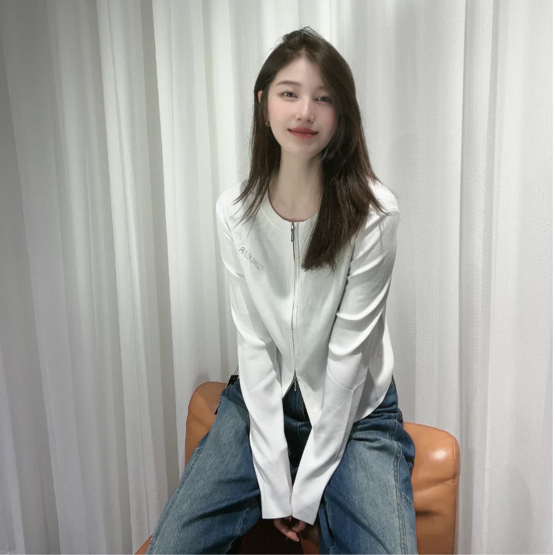 GIRDEAR/哥弟品质简约质感字母烫钻双头拉链弹力长袖针织衫148003