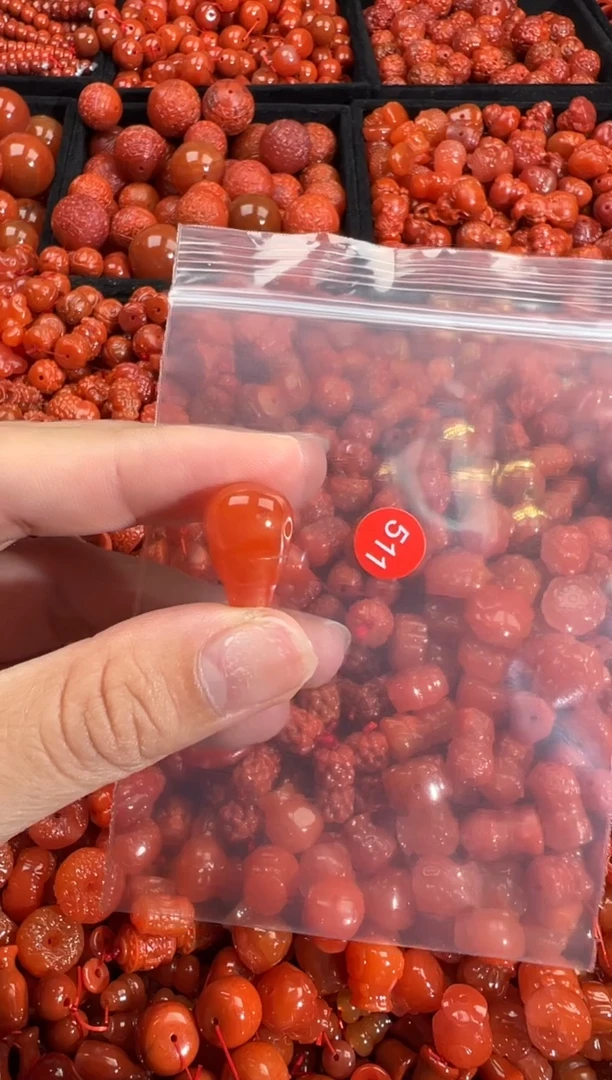 南红玛瑙未镶嵌颈饰1